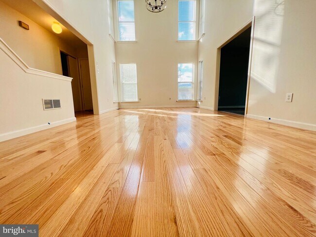 Building Photo - 132 Red Haven Dr