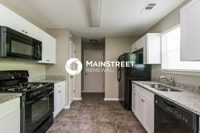Building Photo - 3 Bedroom Pet-Friendly Home in Hampton, GA with Main Street Renewal