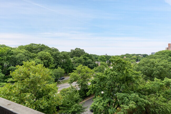 Building Photo - 4705 Henry Hudson Pkwy W