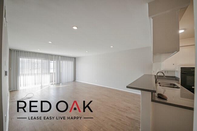 Foto del edificio - Outstanding and Very Large Two-Bedroom wit...