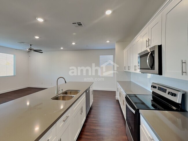 Building Photo - 284 Yasmin Daylily Pl