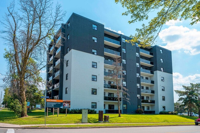 Building Photo - Treeview Towers