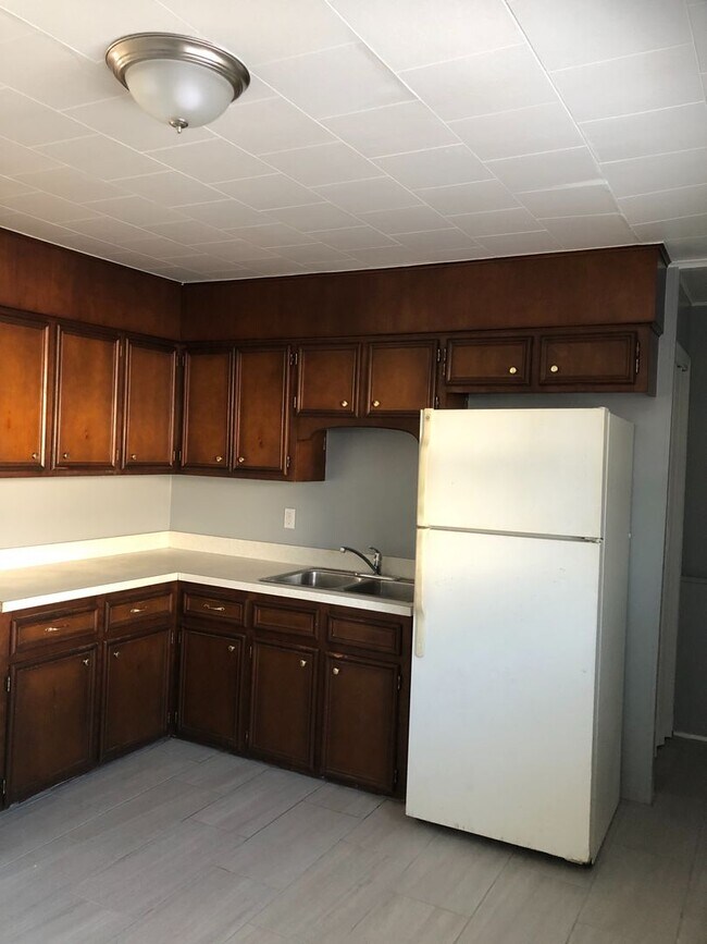 Building Photo - 3 bedroom, 1 bathroom Ranch in Steger, IL