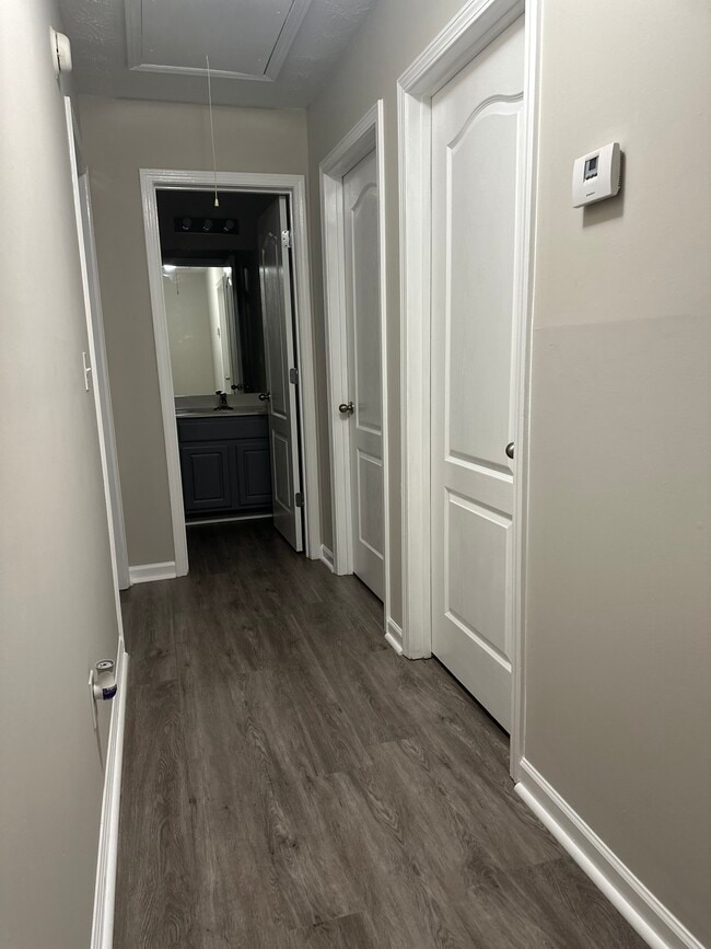 Building Photo - 6305 Ellenwood Dr