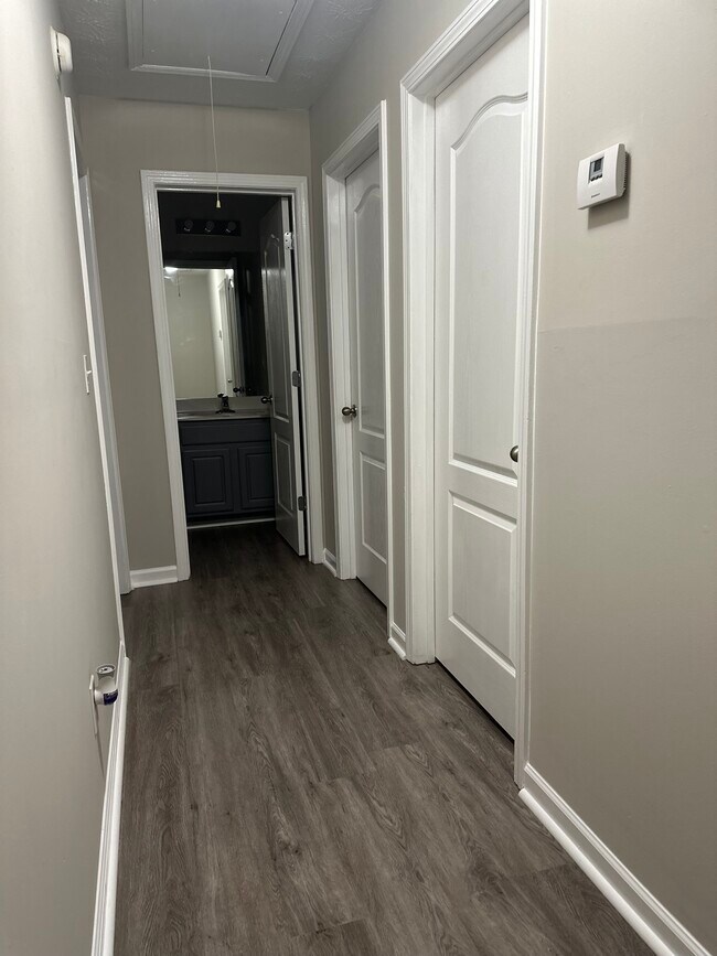 Foto del edificio - 6305 Ellenwood Dr