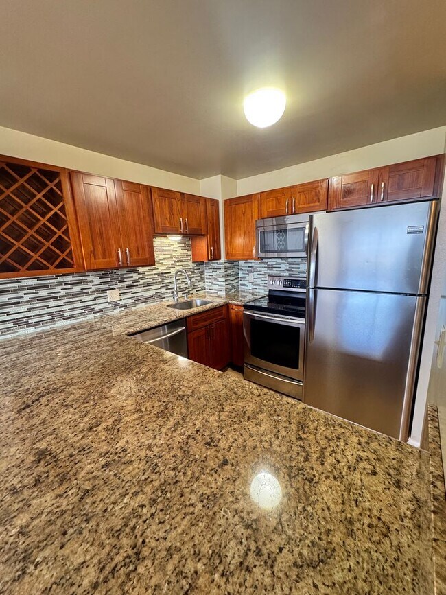 Foto del edificio - Updated 1 bed, 1 bath, 1 parking unit in K...
