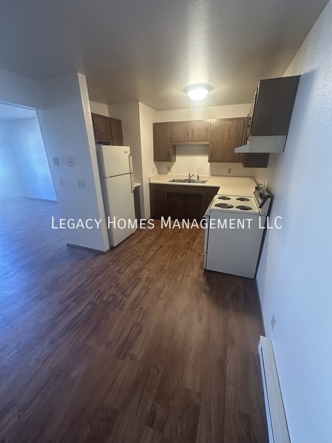 Building Photo - 1020 Oviatt St