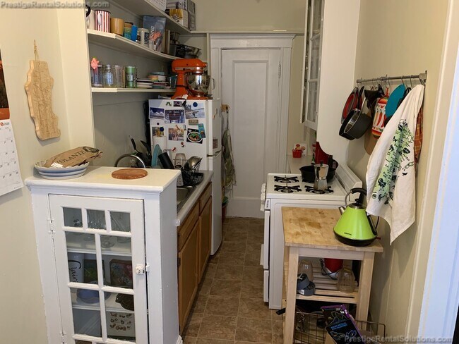 Building Photo - 63 Woodstock Ave