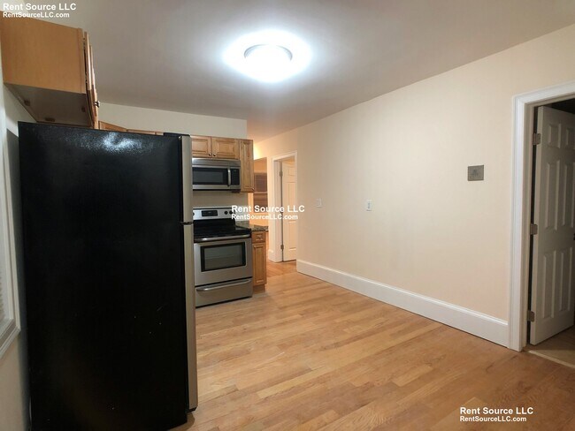 Building Photo - 6-8 Nashua St. Unit 2
