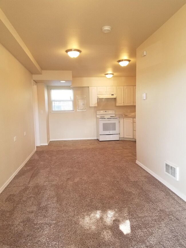 114 W Cedar St Unit 10, Shelton, WA 98584 Room for Rent in Shelton