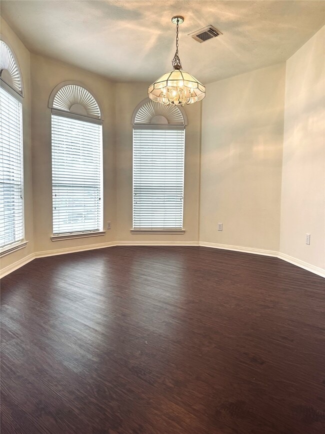 Building Photo - 3623 Pine Valley Dr