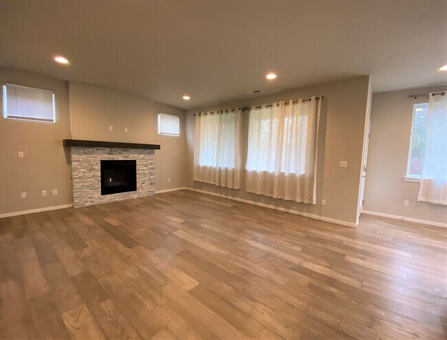 Building Photo - Beautiful 4 Bedroom Marysville Home - Avai...