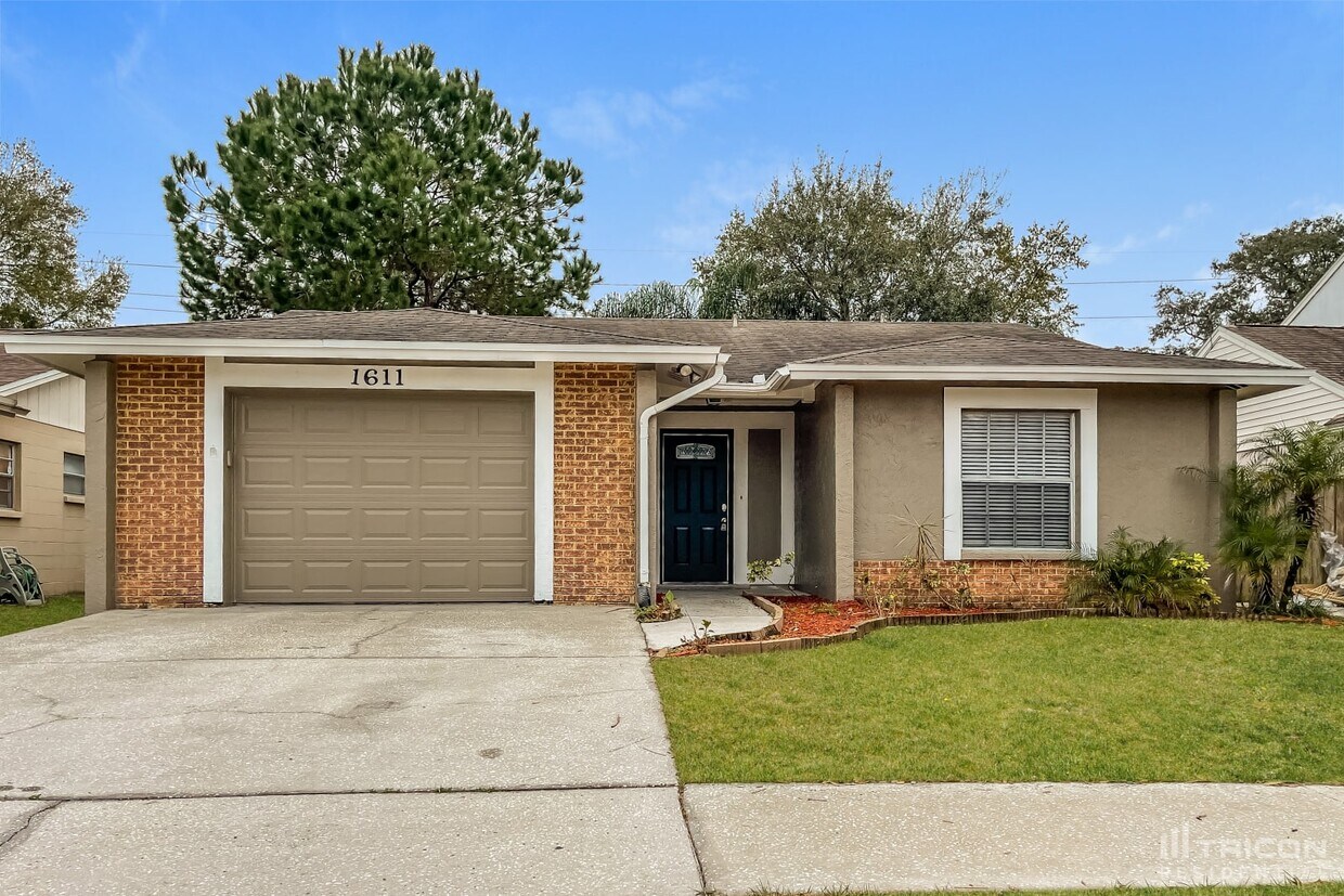Primary Photo - 1611 Crossridge Dr