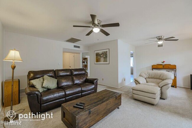 Foto del edificio - 3 br, 2 bath House - 3401 Dahlia Drive UNIT