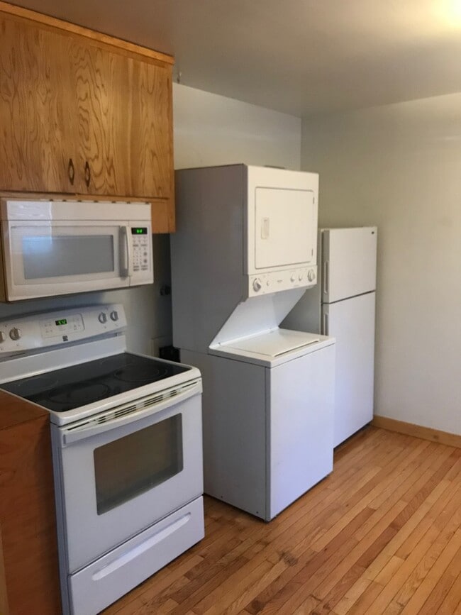 Building Photo - 775