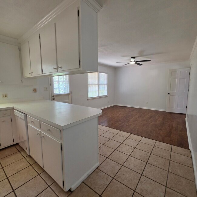 Foto del edificio - 2625 Partridge Dr