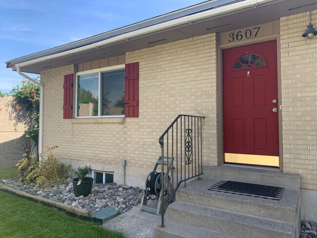 Foto del edificio - Beautiful Three Bedroom; West Jordan, 1,200  sq ft,Updated Kitchen