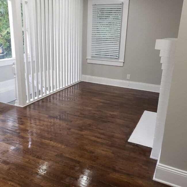 Foto del edificio - AVAILABLE TO SHOW!