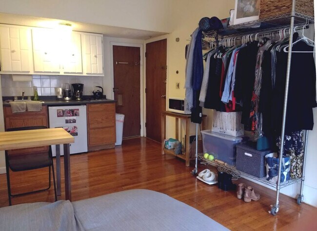 Photo - NO FEE!! GREAT DEAL IN PRIME LOCATION!!!  KENMORE STUDIO WITH DISHWASHER AVAILABLE 9/1 House
