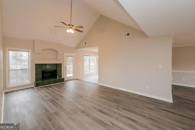 Building Photo - 597 Washington Dr