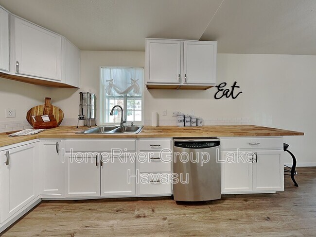 Foto del edificio - 750 Lakeland Dr