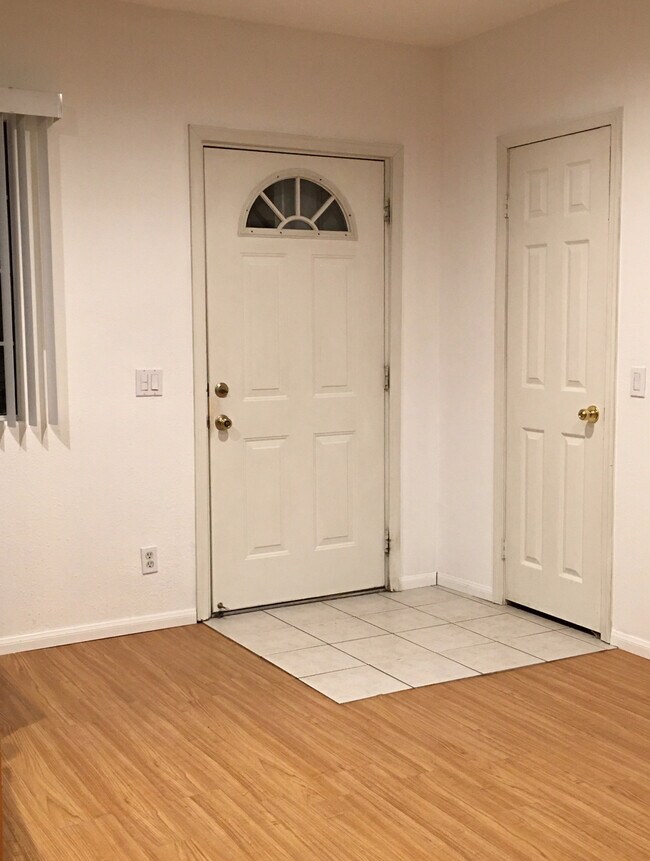apartment entrance - 16127 Rayen St