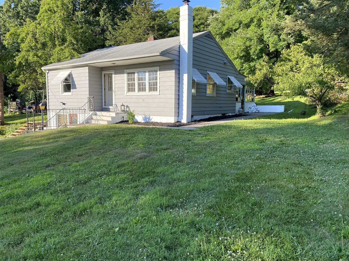 Primary Photo - 630 NY-376