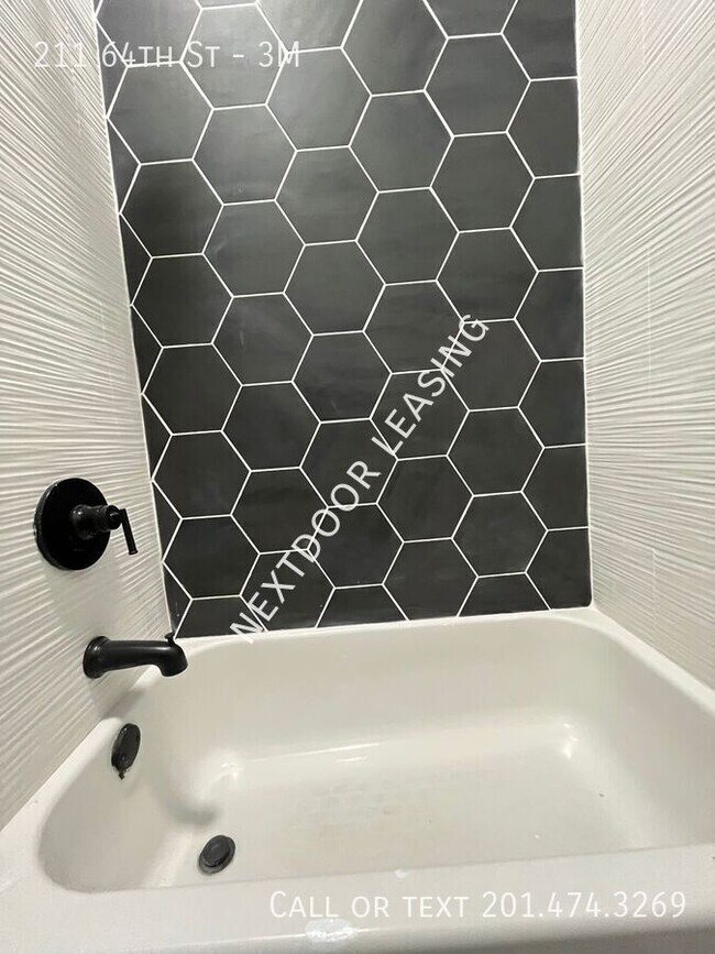 Foto del edificio - 211 64th St