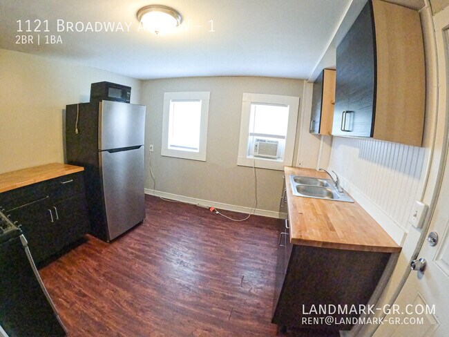 Foto del edificio - 1121 Broadway Ave NW