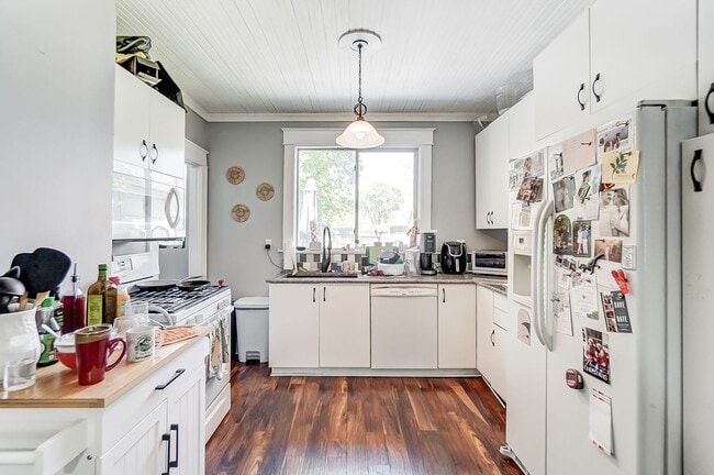 Building Photo - Charming 3-bedroom, 1.5-bathroom