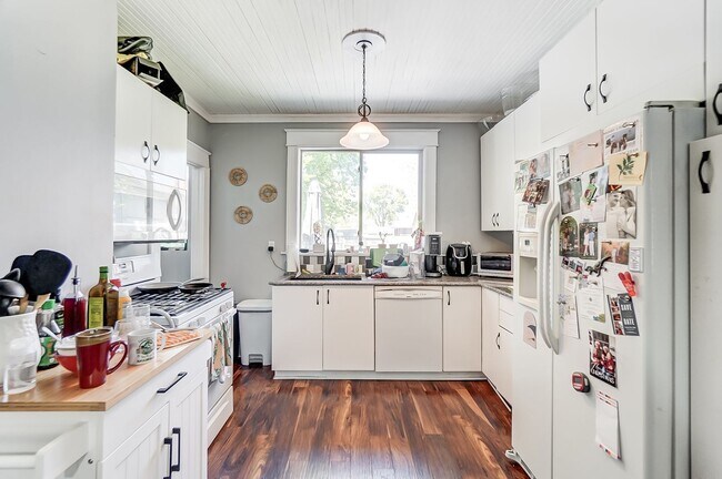 Foto del edificio - Charming 3-bedroom, 1.5-bathroom