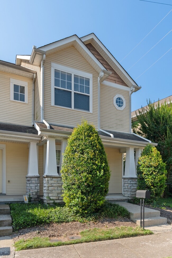 Building Photo - 809 Benton Ave