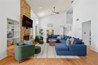 Building Photo - 9800 E Bay St