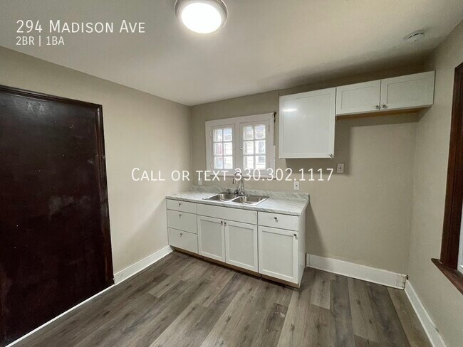 Building Photo - Two bedroom one bathroom second level apar...