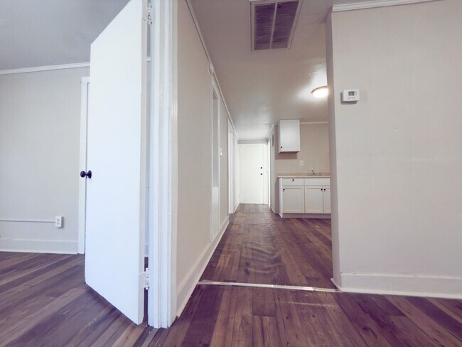 Foto del edificio - 2181 Eleanor Dr