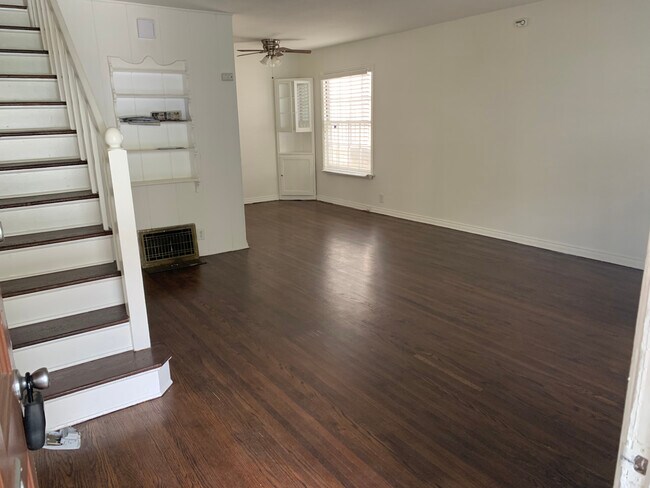 Foto del edificio - 1383 Midvale Ave