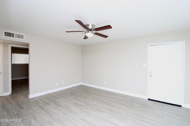Foto del edificio - 2241 West Campbell Ave
