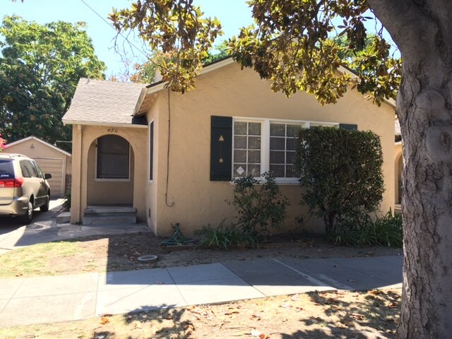 Front - 470 E Reed St