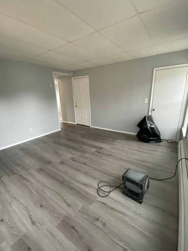 Building Photo - 427 3rd Ave