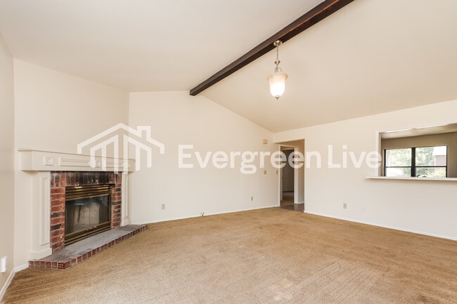 Foto del edificio - 6800 Deer Bluff Dr