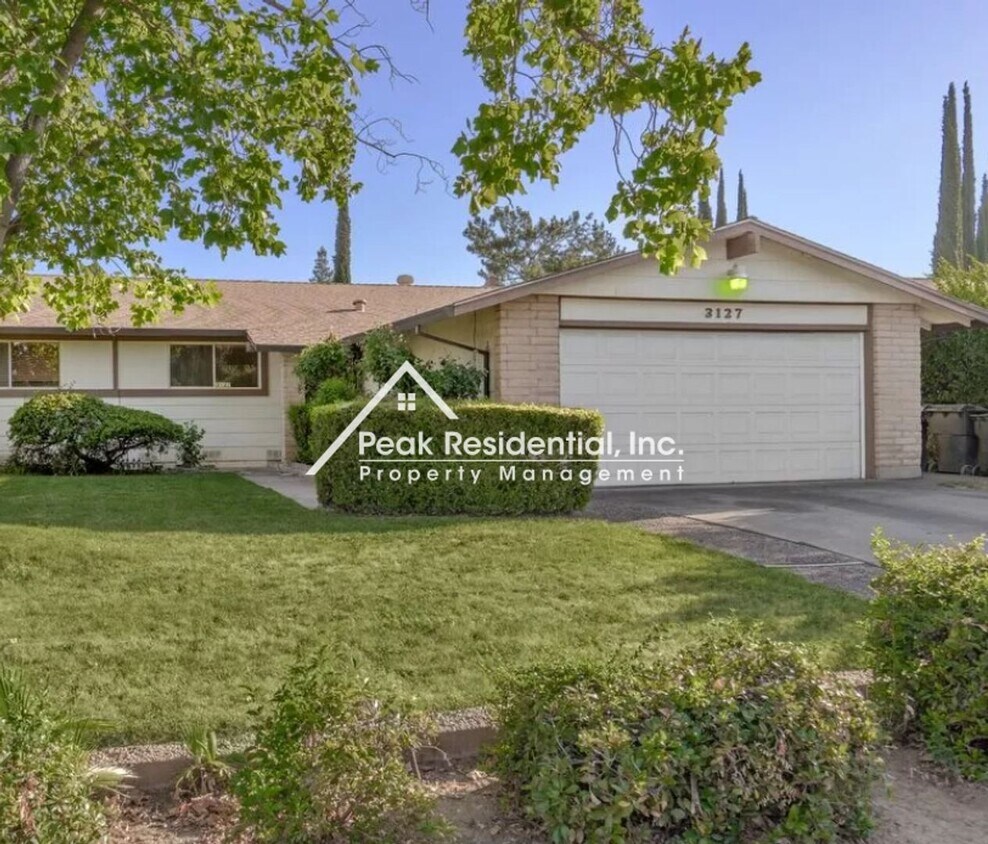 Primary Photo - Wonderful Rosemont Area 3bd/2ba House with...