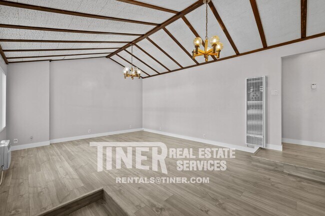 Building Photo - Charming 3 Bed 2 Bath Duplex in Fair Oaks