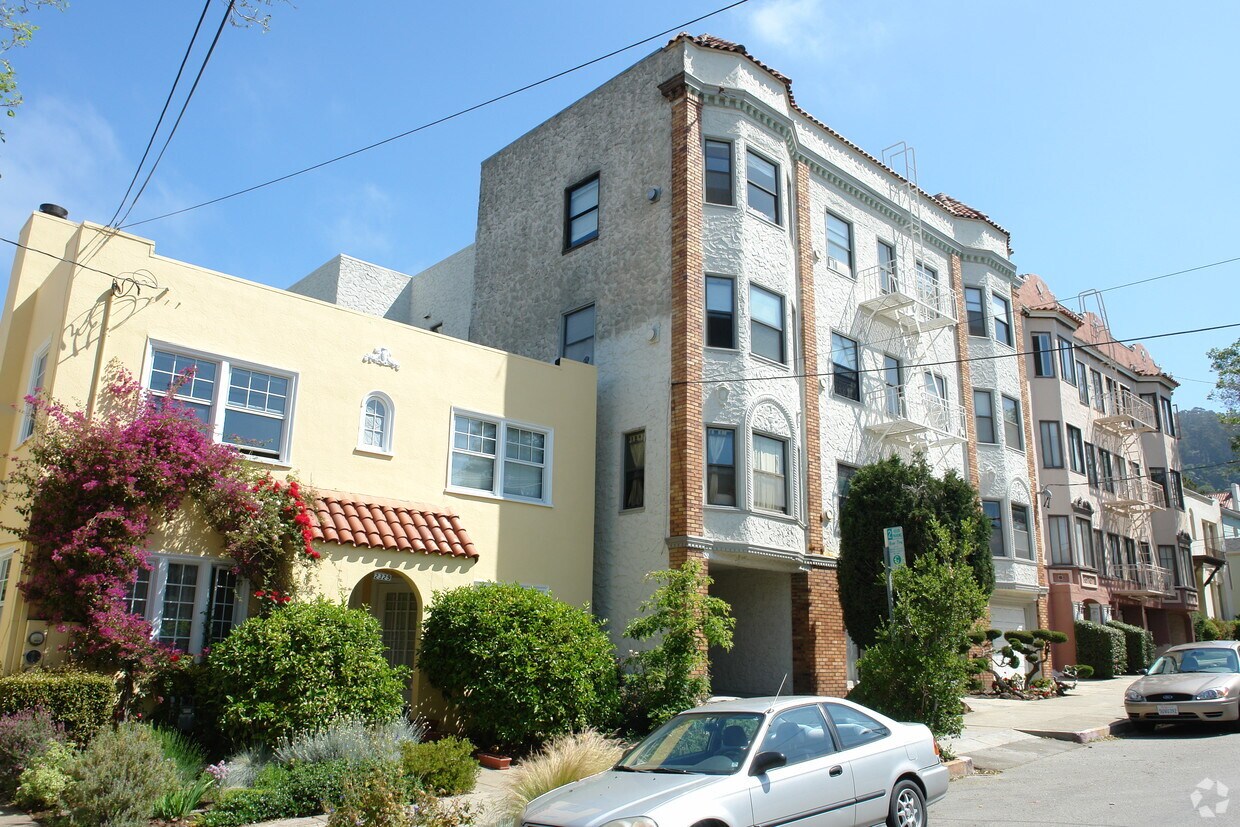 Building Photo - 2339 Hilgard Ave