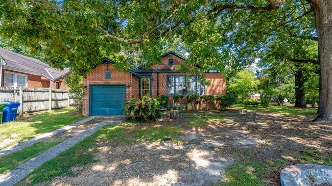 Building Photo - 3105 Woodlawn Ave