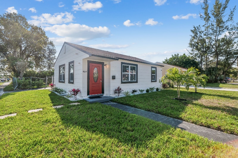 Photo - 4614 Pinewood Ave
