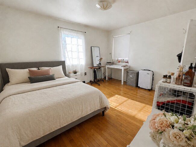 Building Photo - 24 St Paul St