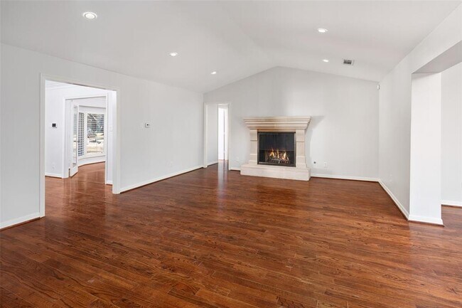 Building Photo - 3722 Shady Hill Dr