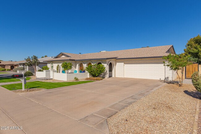 Building Photo - 2032 E Pegasus Dr