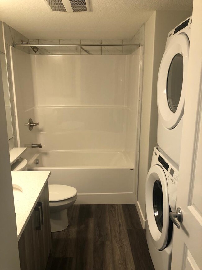 Photo du bâtiment - 6118 80 Av NE