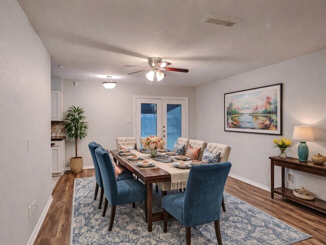 Foto del edificio - Newly Renovated Single Family Home | 3 BR/1.5BA | 2-Car Covered Parking | Covered Patio